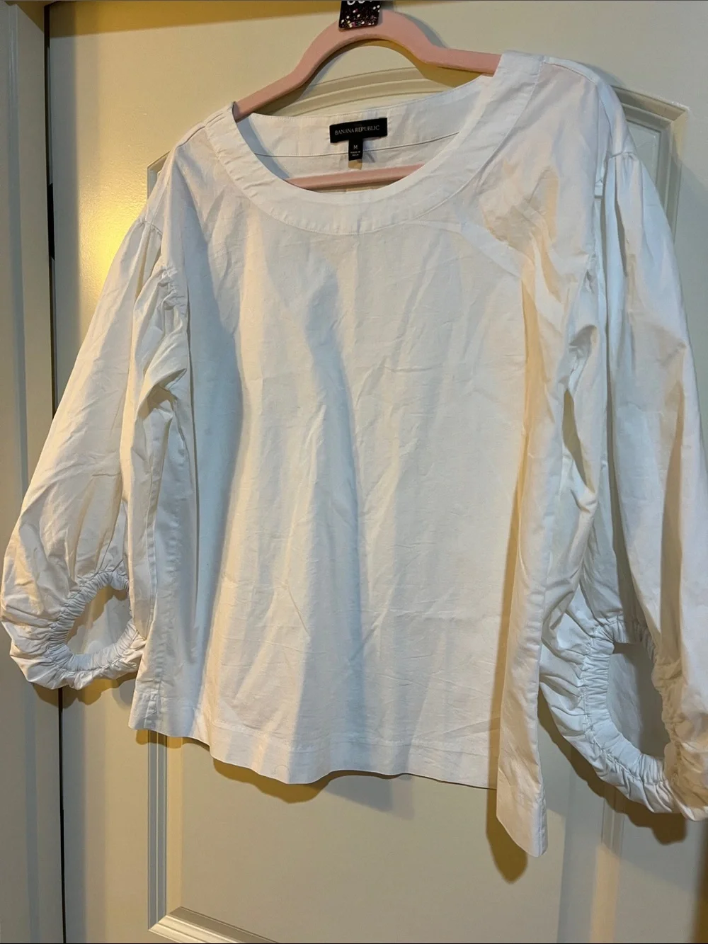 Banana Republic White Puff-Sleeve lightweight Blouse H351